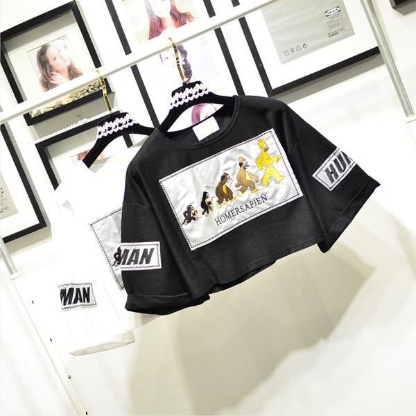 Όμορφη γυναικεία κοντή μπλούζα με εικόνα και 3/4 μανίκια, κατάλληλη για τη καθημερινή ζωή