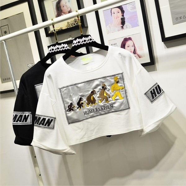 Όμορφη γυναικεία κοντή μπλούζα με εικόνα και 3/4 μανίκια, κατάλληλη για τη καθημερινή ζωή