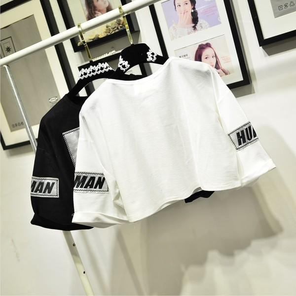 Όμορφη γυναικεία κοντή μπλούζα με εικόνα και 3/4 μανίκια, κατάλληλη για τη καθημερινή ζωή