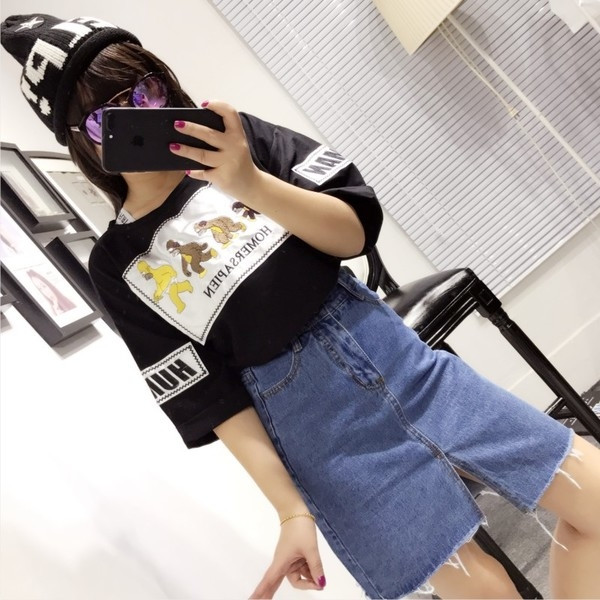 Όμορφη γυναικεία κοντή μπλούζα με εικόνα και 3/4 μανίκια, κατάλληλη για τη καθημερινή ζωή