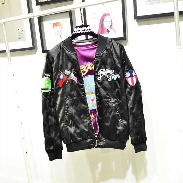 Κομψό μπουφάν μπέιζμπολ με δύο πρόσωπα και κεντήματα