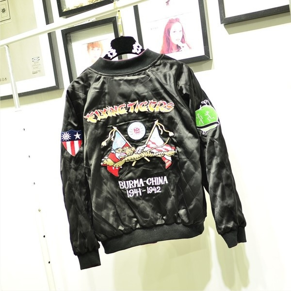 Κομψό μπουφάν μπέιζμπολ με δύο πρόσωπα και κεντήματα