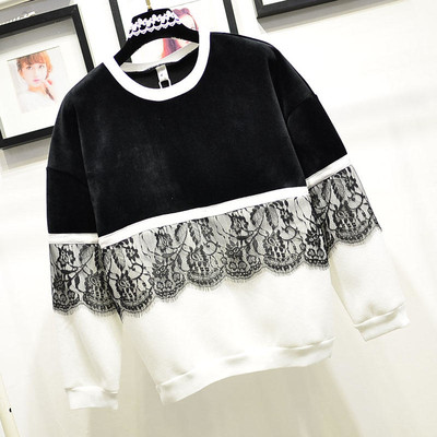 Красив дамски пуловер в черен-бял цвят с дантела и О-образна яка