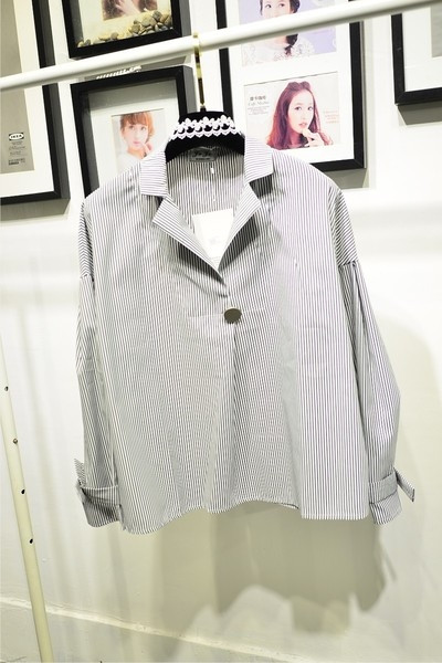 Широка дамска риза на райе в три цвята