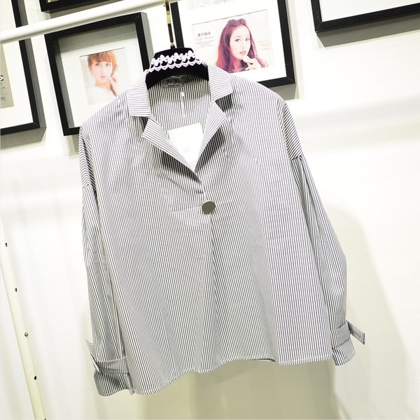 Широка дамска риза на райе в три цвята