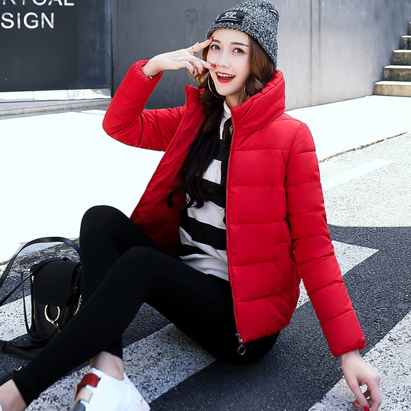 Късо дамско яке в изчистен модел в много цветове