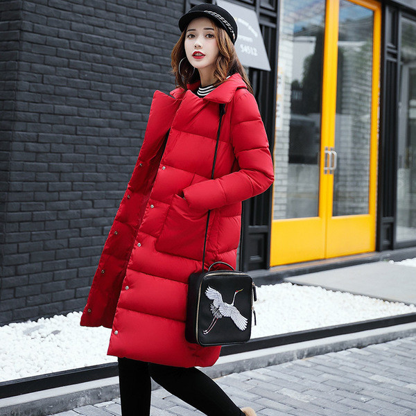 Стилно дамско зимно яке в изчистен и дълъг модел с пълнеж от гъши пух