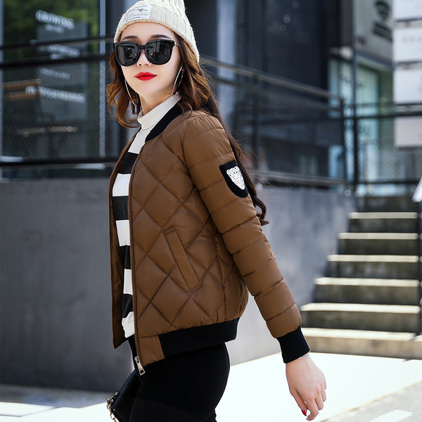 Σπορ-κομψό χειμερινό γυναικείο μπουφάν σε πολλά χρώματα