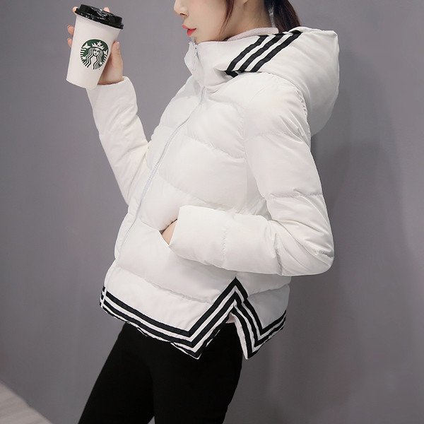 Ζεστό κοντό  γυναικείο μπουφάν σε δύο χρώματα με κουκούλα