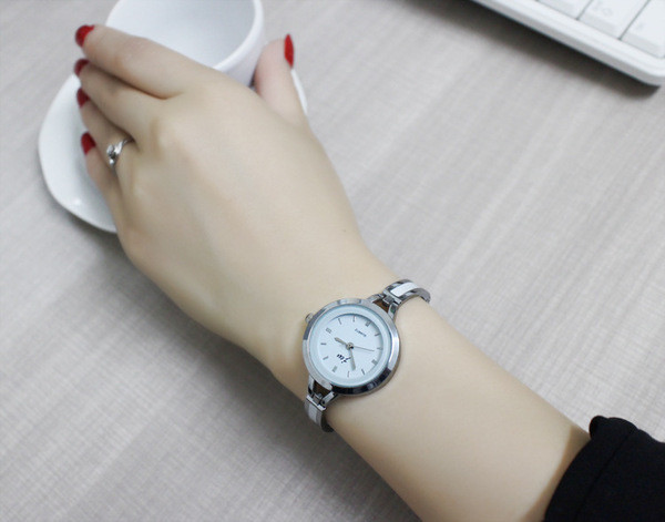 Απαλό και κομψό γυναικείο  ρολόι - χρυσό και ασήμι