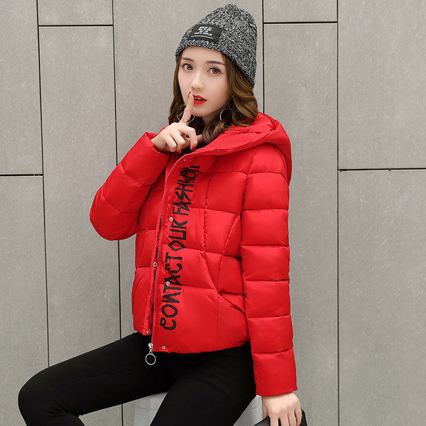 Γυναικείο σύντομο μπουφάν  σε διάφορα χρώματα με κουκούλα και επιγραφή