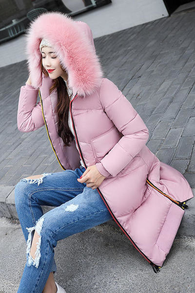 Πολύ όμορφο μακρύ χειμωνιάτικο  μπουφάν με  κουκούλα  και γούνα