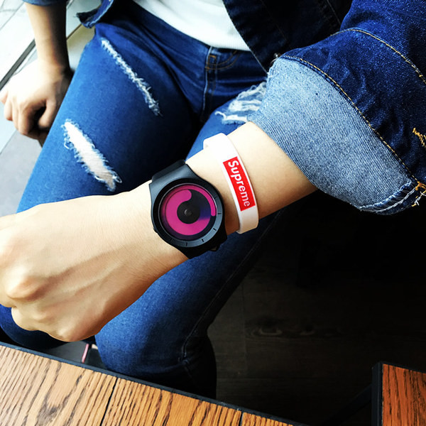 Μεγάλο ρολόι unisex με δημιουργικό σχεδιασμό