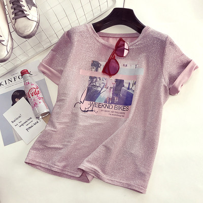 Красива лъскава блуза с апликация, подходяща за ежедневие