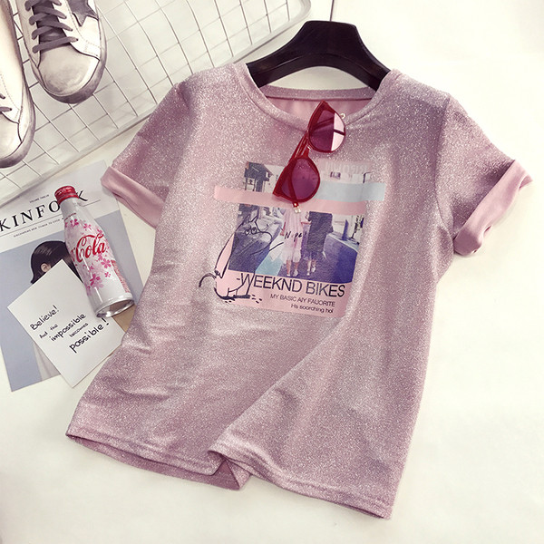 Красива лъскава блуза с апликация, подходяща за ежедневие