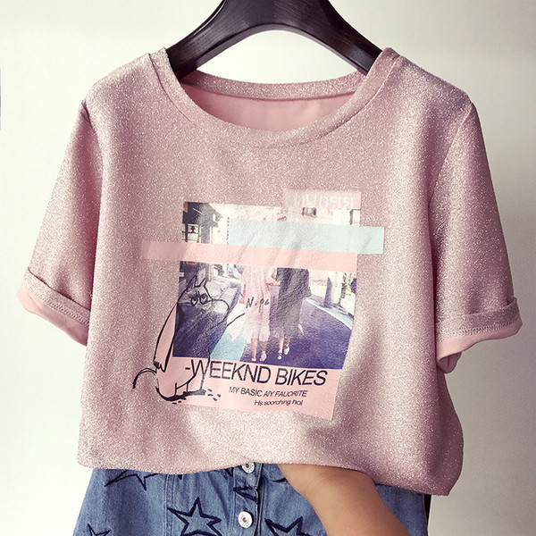 Красива лъскава блуза с апликация, подходяща за ежедневие