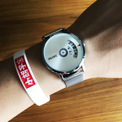 Κομψό ανδρικό ρολόι με ενδιαφέρον σχέδιο