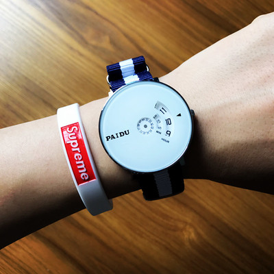 Κομψό ανδρικό ρολόι με ενδιαφέρον σχέδιο