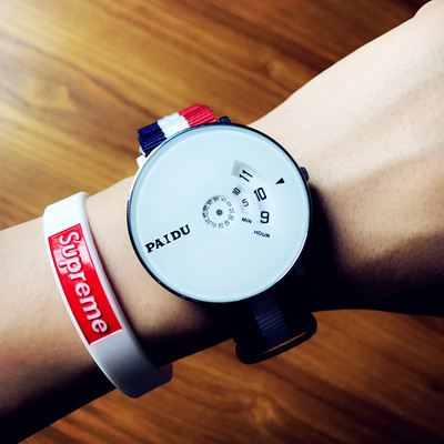 Κομψό ανδρικό ρολόι με ενδιαφέρον σχέδιο