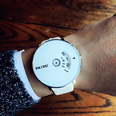 Κομψό ανδρικό ρολόι με ενδιαφέρον σχέδιο