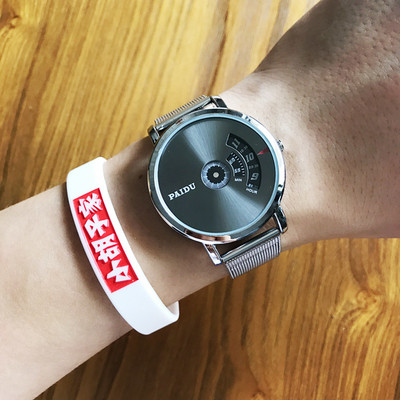 Κομψό ανδρικό ρολόι με ενδιαφέρον σχέδιο