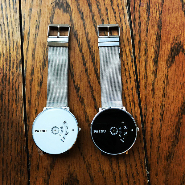 Κομψό ανδρικό ρολόι με ενδιαφέρον σχέδιο