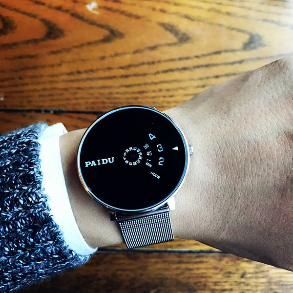 Κομψό ανδρικό ρολόι με ενδιαφέρον σχέδιο