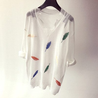 Λεπτό και διάτρηση  γυναικείο πουλόβερ  σε τέσσερα χρώματα με κεντήματα