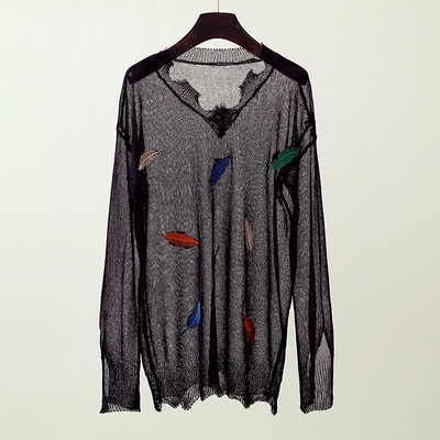 Λεπτό και διάτρηση  γυναικείο πουλόβερ  σε τέσσερα χρώματα με κεντήματα