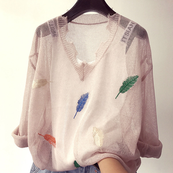 Λεπτό και διάτρηση  γυναικείο πουλόβερ  σε τέσσερα χρώματα με κεντήματα