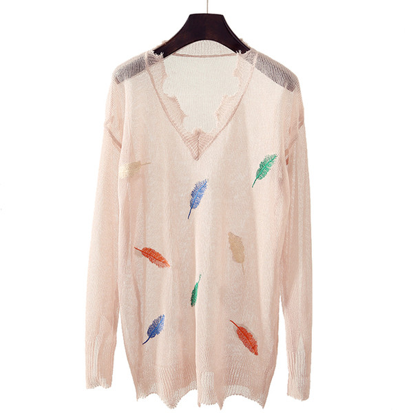 Λεπτό και διάτρηση  γυναικείο πουλόβερ  σε τέσσερα χρώματα με κεντήματα