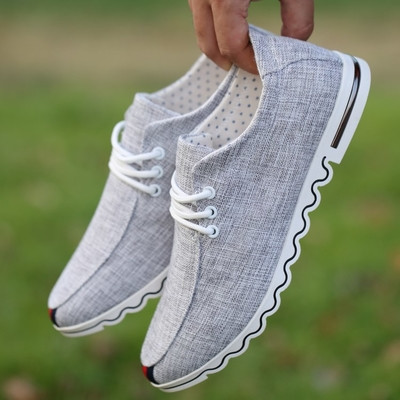 Πολλά διαφορετικά μοντέλα ανδρικά πάνινα παπούτσια