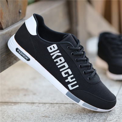 Πολλά διαφορετικά μοντέλα ανδρικά πάνινα παπούτσια