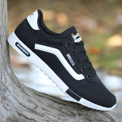 Πολλά διαφορετικά μοντέλα ανδρικά πάνινα παπούτσια