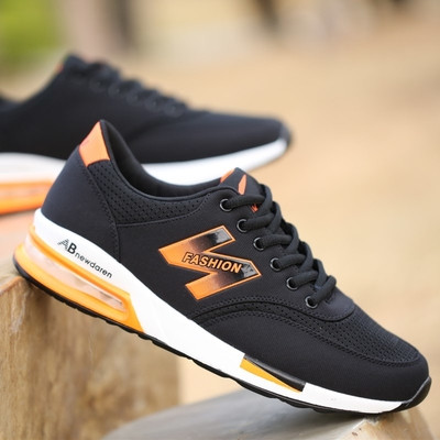 Πολλά διαφορετικά μοντέλα ανδρικά πάνινα παπούτσια