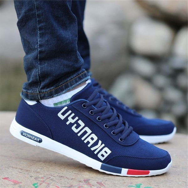 Πολλά διαφορετικά μοντέλα ανδρικά πάνινα παπούτσια