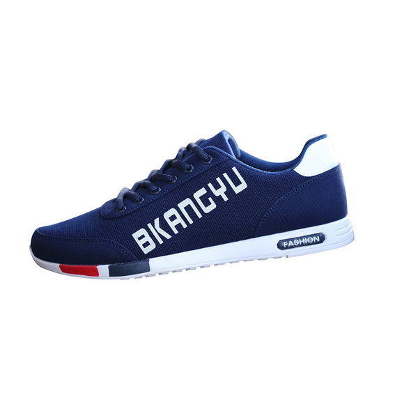 Πολλά διαφορετικά μοντέλα ανδρικά πάνινα παπούτσια