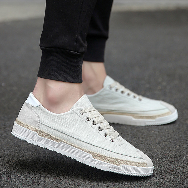 Κομψά πάνινα ανδρικά  παπούτσια  σε τρία χρώματα κατάλληλα για την καθημερινή ζωή