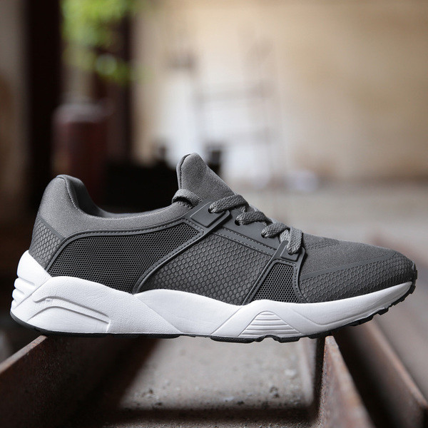 Σπορ-κομψά ανδρικά παπούτσιασε δύο χρώματα