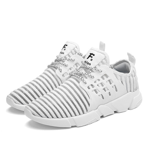 Αθλητικά κομψά πάνινα παπούτσια για άνδρες σε λευκό και μαύρο χρώμα