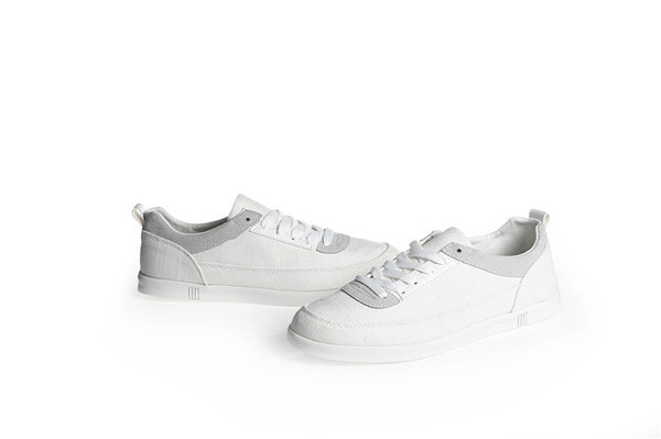 Κομψά παπούτσια για άνδρες σε μπλε και άσπρο χρώμα