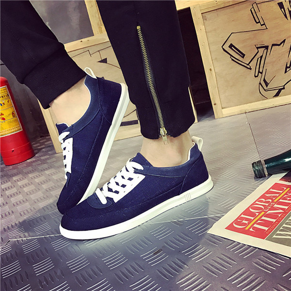 Κομψά παπούτσια για άνδρες σε μπλε και άσπρο χρώμα