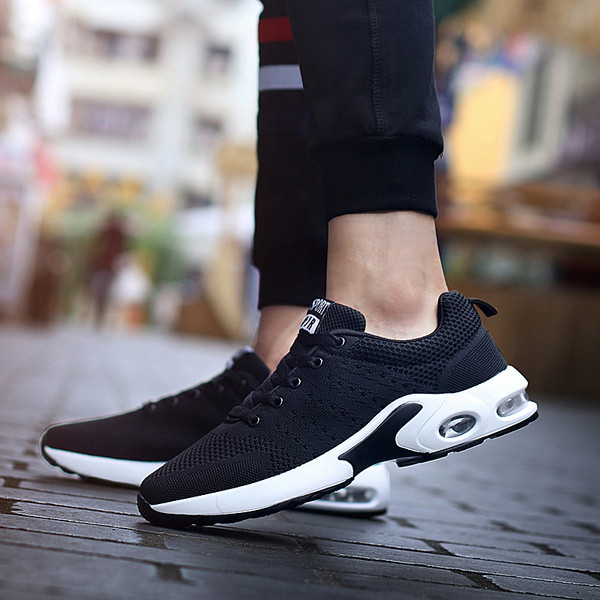 Αθλητικά παπούτσια με ανθεκτική σόλα σε τρία χρώματα