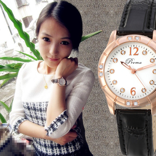 Μοντέρνο γυναικείο ρολόι σε τέσσερα φρέσκα χρώματα