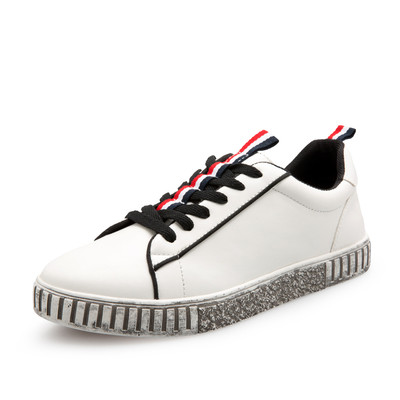 Ανδρικά πάνινα παπούτσια σε μαύρο και άσπρο, κατάλληλα για την καθημερινή ζωή