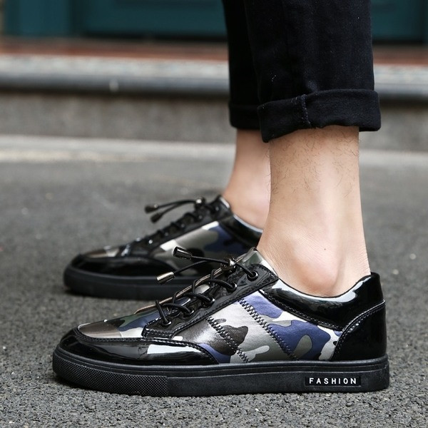 Ανδρικά πάνινα παπούτσια με ελαστικές ζώνες σε δύο χρώματα κατάλληλα για την καθημερινή ζωή