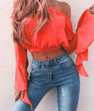 Κομψή γυναικεία μπλούζα με μακρύ μανίκι και γυμνό ώμο σε διάφορα χρώματα