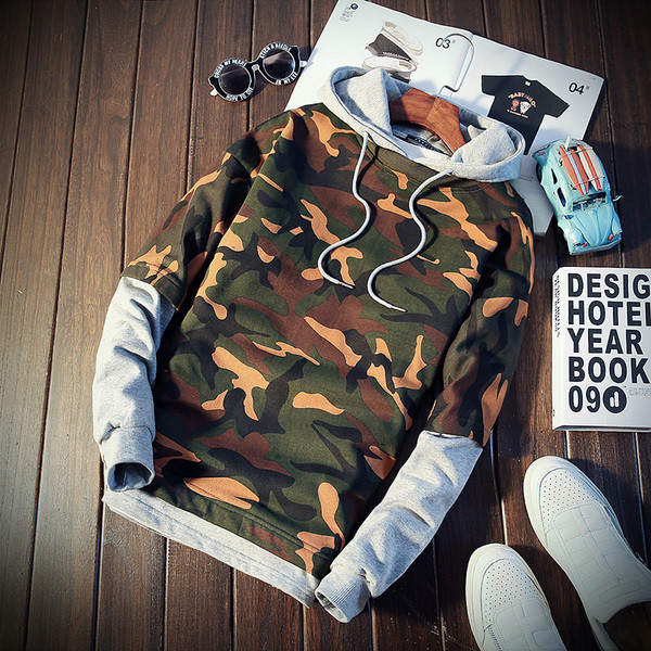 Ανδρικό φούτερ καμουφλάζ με κουκούλα σε τρία χρώματα