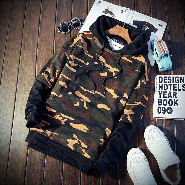 Ανδρικό φούτερ καμουφλάζ με κουκούλα σε τρία χρώματα