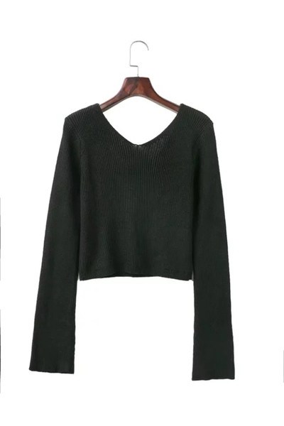 Γυναικείο σύντομο πουλόβερ με V-λαιμόκοψη και μακρύ φαρδύ μανίκι